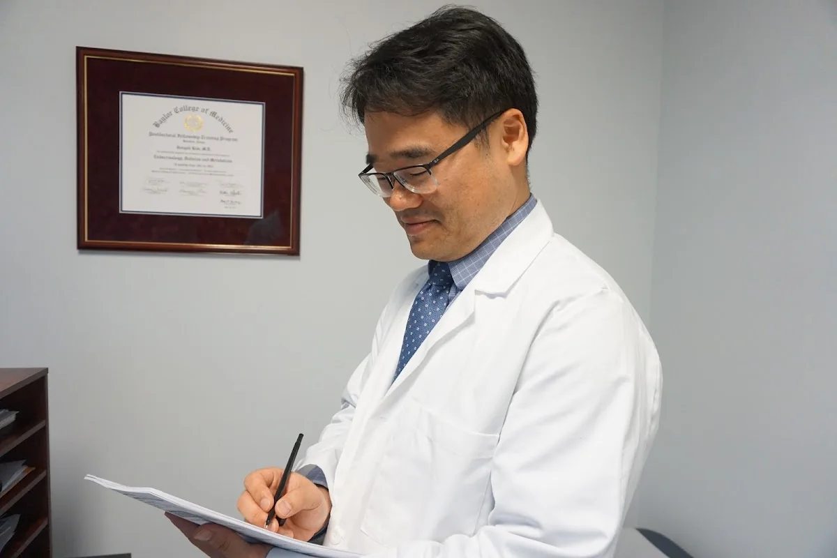Jongoh Kim, MD gallery photo 4