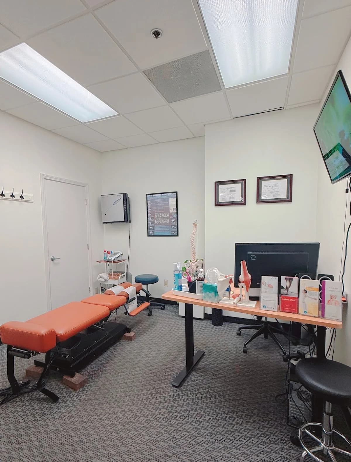 Kyunghee Healing Korean Medicine & Chiropractic 경희 힐링 한의원 & 척추교정 gallery photo 3